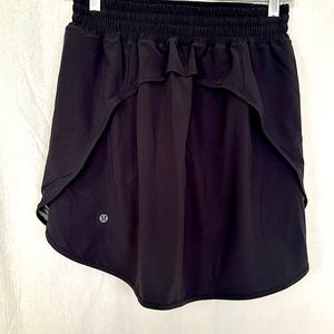 Lululemon black skort in ladies size 6